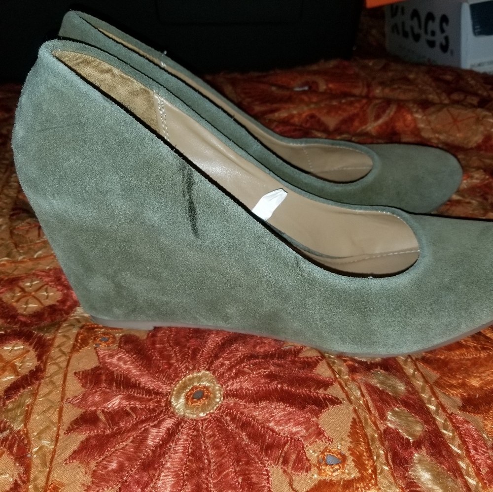 Green Suede Wedges worn twice super comfy - Picture 5 of 6